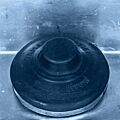 Freestanding wash basin
