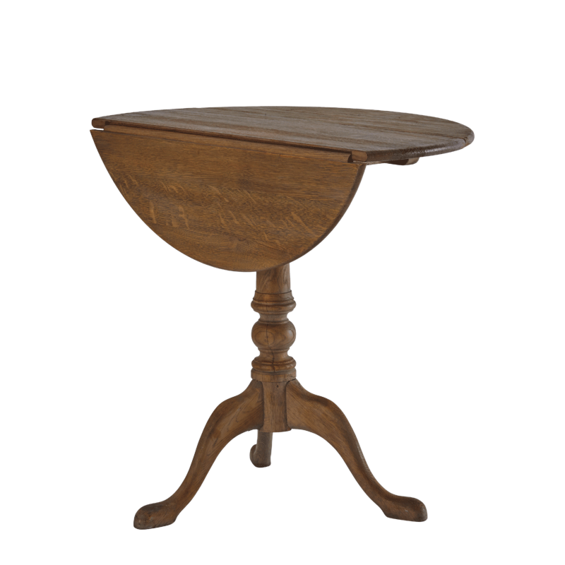 Round Bistro Café Table in Oak