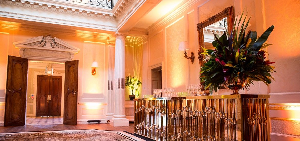 The sable bar : the cameleon in the room